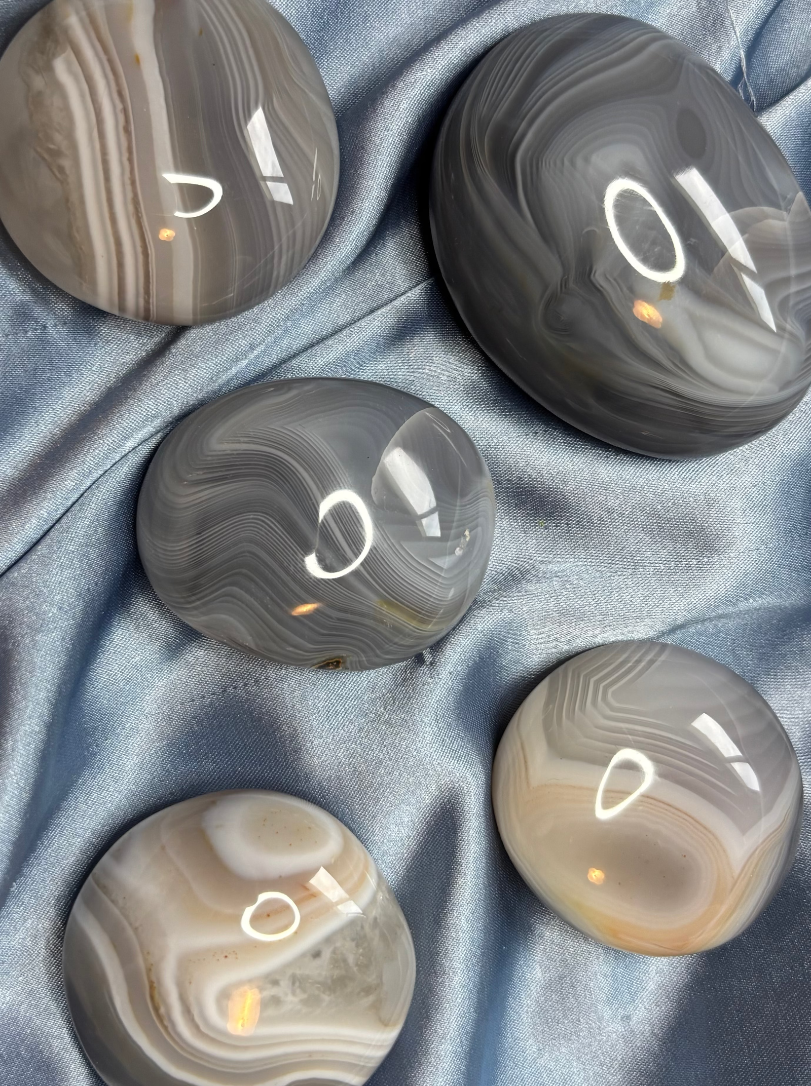 Banded agate palm stones